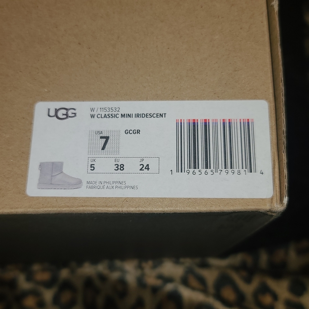 Ugg Boots - Picture 15 of 16